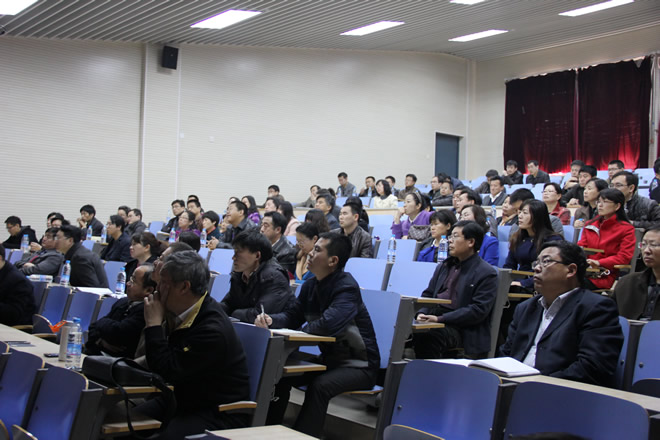 《以学生为中心的教学创新》专题报告